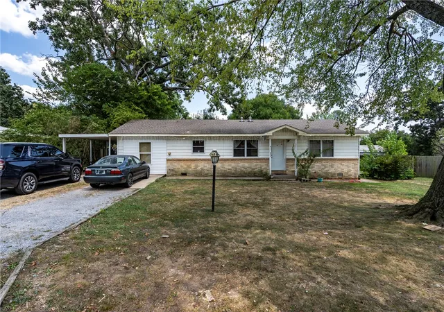 Photo 1 of Single family home for sale at 324 S Eastern Ave, Gentry, AR 72734 | MLS# 1358572 | Listing updated on 2026-09-14