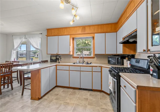 Photo 4 of Single family home for sale at 324 S Eastern Ave, Gentry, AR 72734 | MLS# 1358572 | Listing updated on 2026-09-24