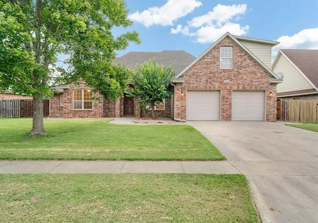Photo 1 of Single family home for sale at 4334 E Oakmont Dr, Fayetteville, AR 72701 | MLS# 1358611 | Listing updated on 2026-09-12