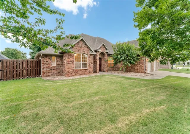 Photo 3 of Single family home for sale at 4334 E Oakmont Dr, Fayetteville, AR 72701 | MLS# 1358611 | Listing updated on 2026-09-12