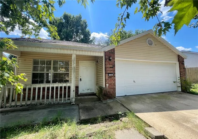 Photo 2 of Sale Pending at 2381 Springbrook Ave, Springdale, AR 72764 | MLS# 1358540 | Listing updated on 2026-08-29