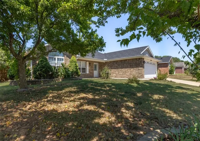 Photo 3 of Single family home for sale at 501 Spicewood Trl, Centerton, AR 72719 | MLS# 1358669 | Listing updated on 2026-09-07