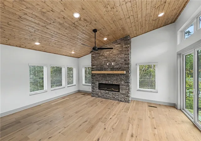 Photo 3 of Single family home for sale at 29 Eastleigh Cir, Bella Vista, AR 72714 | MLS# 1358718 | Listing updated on 2026-09-14