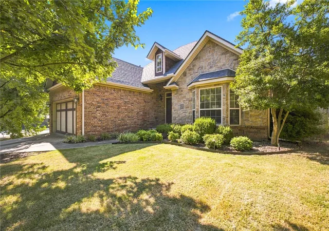 Photo 1 of Single family home for sale at 833 E Birwin St, Fayetteville, AR 72703 | MLS# 1358101 | Listing updated on 2026-09-23