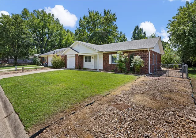 Photo 3 of Single family home for sale at 1612 E L St, Russellville, AR 72801 | MLS# 1358312 | Listing updated on 2026-09-10