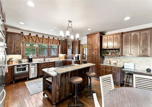 Photo 4 of Single family home for sale at 905 NW Provence Pl, Bentonville, AR 72712 | MLS# 1358449 | Listing updated on 2026-09-19