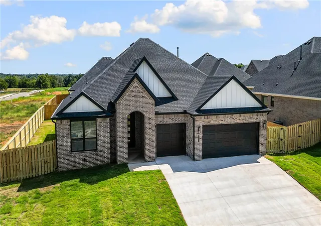 Photo 2 of Single family home for sale at 1513 Lookout Ln, Cave Springs, AR 72718 | MLS# 1358789 | Listing updated on 2026-10-05