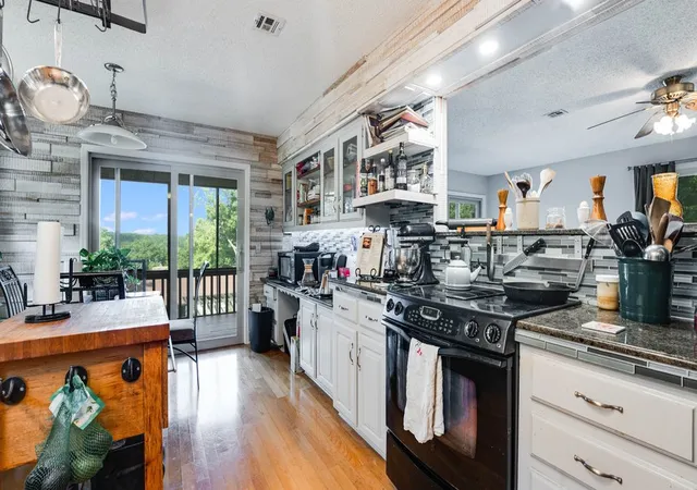 Photo 3 of Single family home for sale at 78 Elizabeth Dr, Bella Vista, AR 72715 | MLS# 1358384 | Listing updated on 2026-10-06