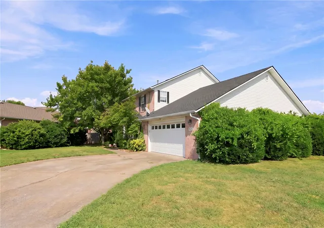 Photo 3 of Multi family home for sale at 662 N Meadowlands Dr, Fayetteville, AR 72704 | MLS# 1358326 | Listing updated on 2026-09-02