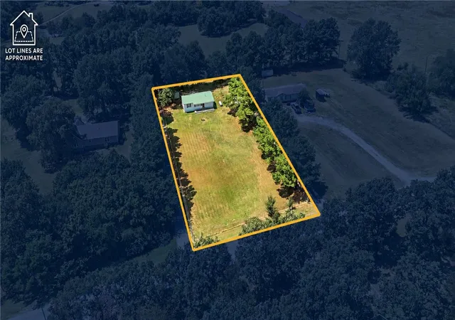 Photo 3 of Single family home for sale at 11261 Shumate Xing Rd, Farmington, AR 72730 | MLS# 1358842 | Listing updated on 2026-09-05