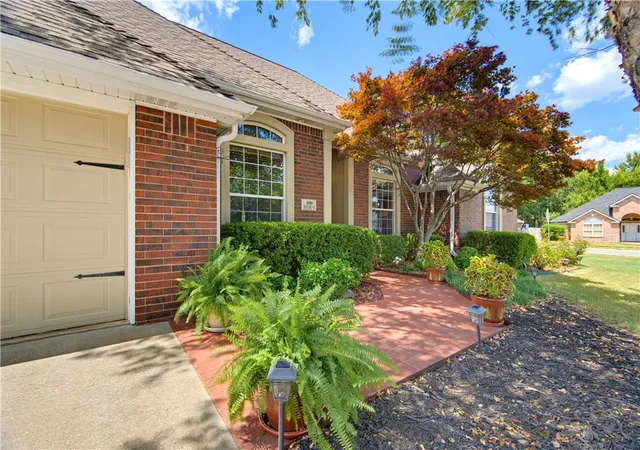 Photo 3 of Sale Pending at 600 Baylor St, Bentonville, AR 72712 | MLS# 1358836 | Listing updated on 2026-09-04