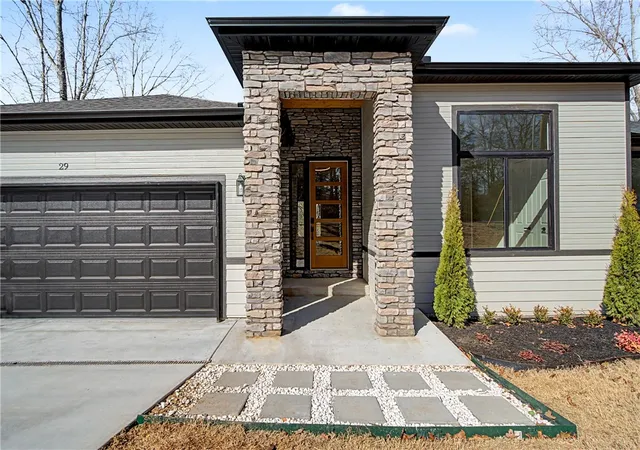 Photo 2 of Single family home for sale at 29 Annabell Ln, Bella Vista, AR 72715 | MLS# 1358741 | Listing updated on 2026-09-12
