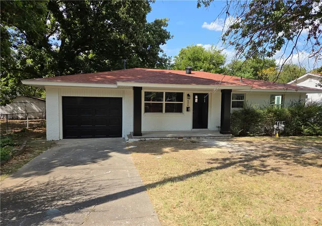 Photo 2 of Sale Pending at 404 Hart Ave, Springdale, AR 72764 | MLS# 1358849 | Listing updated on 2026-09-06