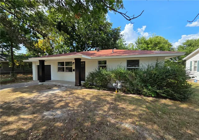 Photo 3 of Sale Pending at 404 Hart Ave, Springdale, AR 72764 | MLS# 1358849 | Listing updated on 2026-09-06