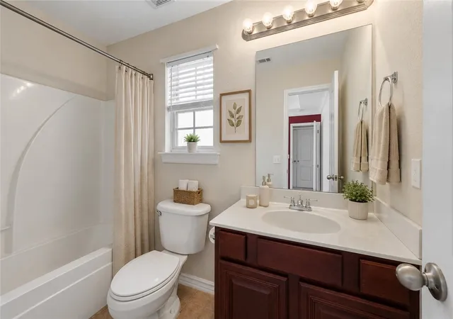 Photo 4 of Single family home for sale at 2369 Sara Alice Ct, Fayetteville, AR 72701 | MLS# 1358000 | Listing updated on 2026-09-21