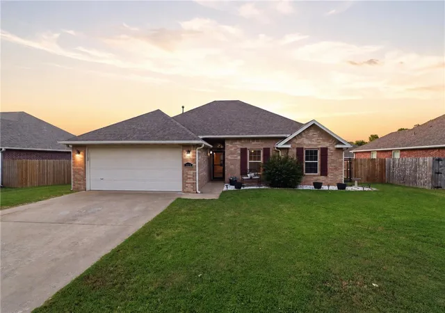 Photo 1 of Single family home for sale at 3644 W Clearwood Dr, Fayetteville, AR 72704 | MLS# 1358801 | Listing updated on 2026-09-20
