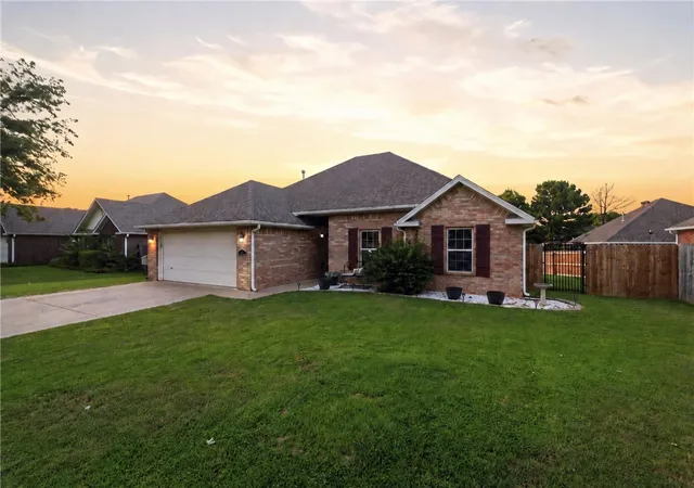 Photo 3 of Single family home for sale at 3644 W Clearwood Dr, Fayetteville, AR 72704 | MLS# 1358801 | Listing updated on 2026-09-20