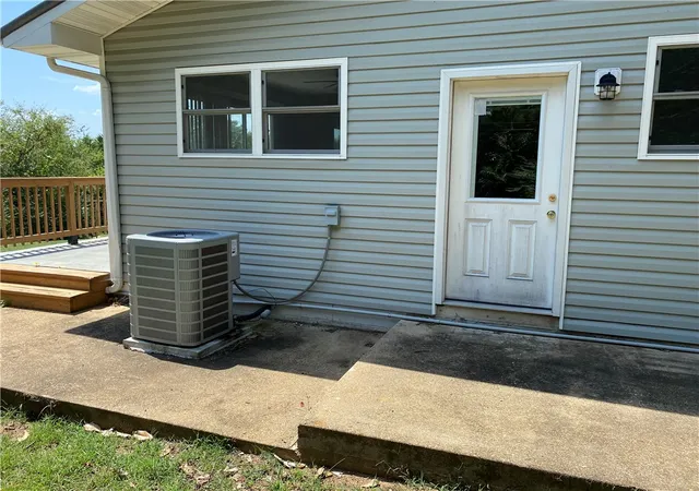 Photo 3 of Sale Pending at 324 W Mockingbird Trl, Lead Hill, AR 72644 | MLS# 1358756 | Listing updated on 2026-09-06
