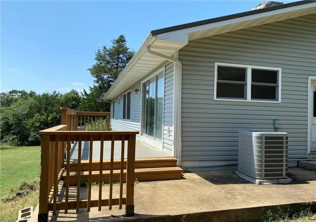 Photo 3 of Sale Pending at 324 W Mockingbird Trl, Lead Hill, AR 72644 | MLS# 1358756 | Listing updated on 2026-09-06