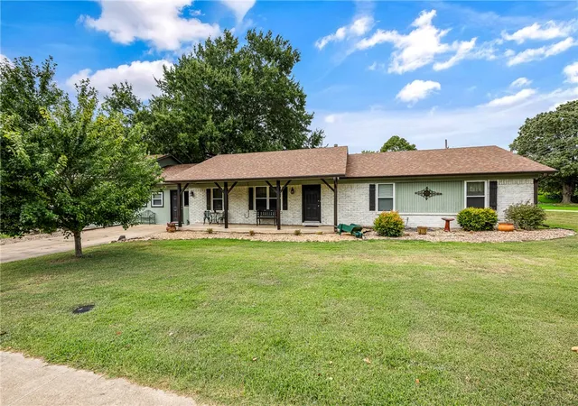 Photo 2 of Single family home for sale at 1848 Rolling Hills Dr, Fayetteville, AR 72703 | MLS# 1358578 | Listing updated on 2026-09-09