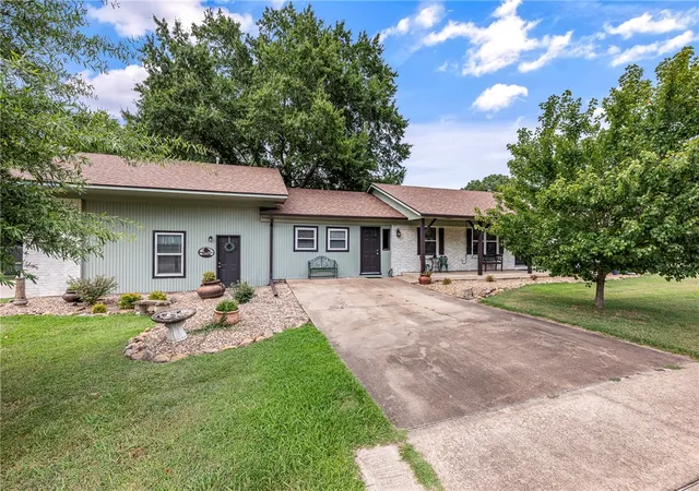 Photo 3 of Single family home for sale at 1848 Rolling Hills Dr, Fayetteville, AR 72703 | MLS# 1358578 | Listing updated on 2026-09-09