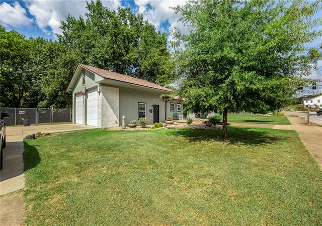 Photo 3 of Single family home for sale at 1848 Rolling Hills Dr, Fayetteville, AR 72703 | MLS# 1358578 | Listing updated on 2026-09-09