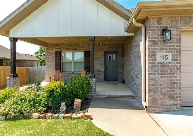 Photo 3 of Single family home for sale at 115 W Pitts St, Farmington, AR 72730 | MLS# 1358903 | Listing updated on 2026-09-30