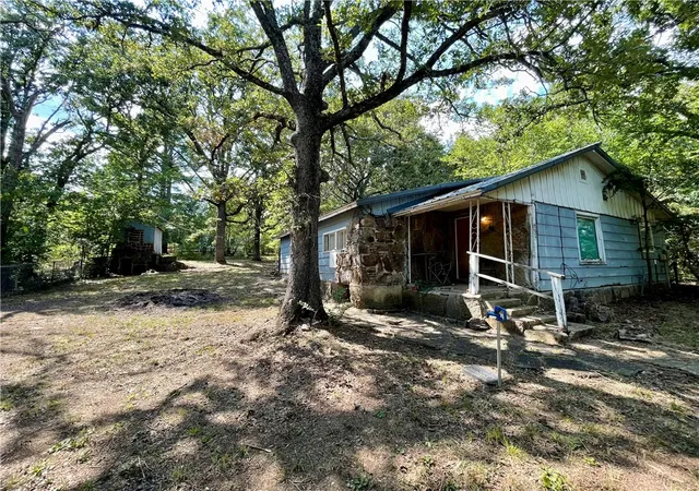 Photo 3 of Single family home for sale at 702 Edgewood Pl, Huntsville, AR 72740 | MLS# 1358838 | Listing updated on 2026-10-05