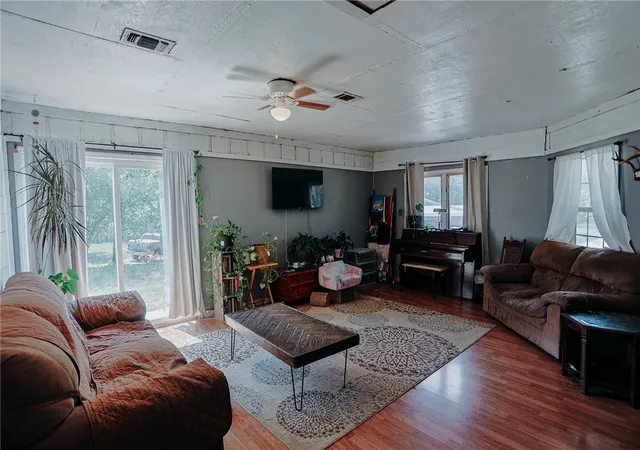 Photo 4 of Single family home for sale at 182 Hornet Est Rd, London, AR 72847 | MLS# 1358964 | Listing updated on 2026-09-10