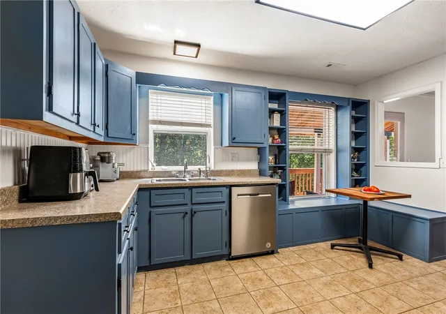 Photo 3 of Single family home for sale at 8557 Manor Dr, Bentonville, AR 72712 | MLS# 1358878 | Listing updated on 2026-08-29