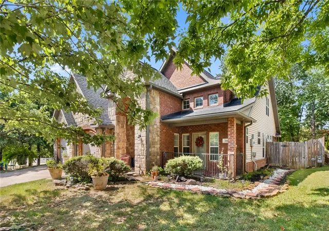 Photo 2 of Single family home for sale at 780 E Bryan Ln, Fayetteville, AR 72701 | MLS# 1359004 | Listing updated on 2026-08-31