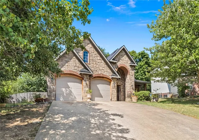 Photo 3 of Single family home for sale at 780 E Bryan Ln, Fayetteville, AR 72701 | MLS# 1359004 | Listing updated on 2026-08-31