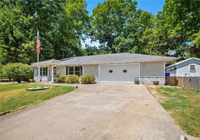 Photo 3 of Single family home for sale at 51 Dalton Dr, Bella Vista, AR 72714 | MLS# 1358999 | Listing updated on 2026-09-09