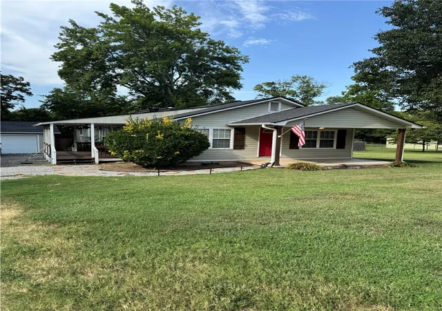 Photo 2 of Single family home for sale at 511 E 7th Street, Russellville, AR 72801 | MLS# 1358450 | Listing updated on 2026-09-22