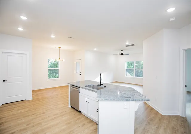 Photo 2 of Sale Pending at 8 Epping Dr, Bella Vista, AR 72714 | MLS# 1359098 | Listing updated on 2026-09-09