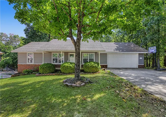 Photo 1 of Single family home for sale at 21 Thackery Ln, Bella Vista, AR 72714 | MLS# 1358103 | Listing updated on 2026-09-01