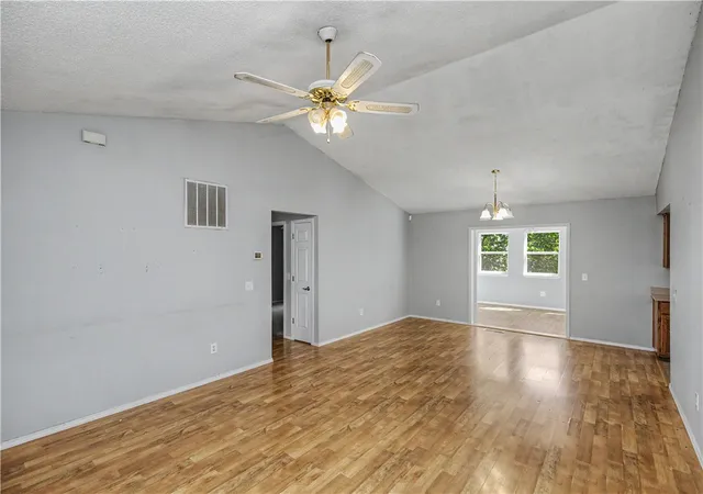 Photo 2 of Single family home for sale at 21 Thackery Ln, Bella Vista, AR 72714 | MLS# 1358103 | Listing updated on 2026-09-01