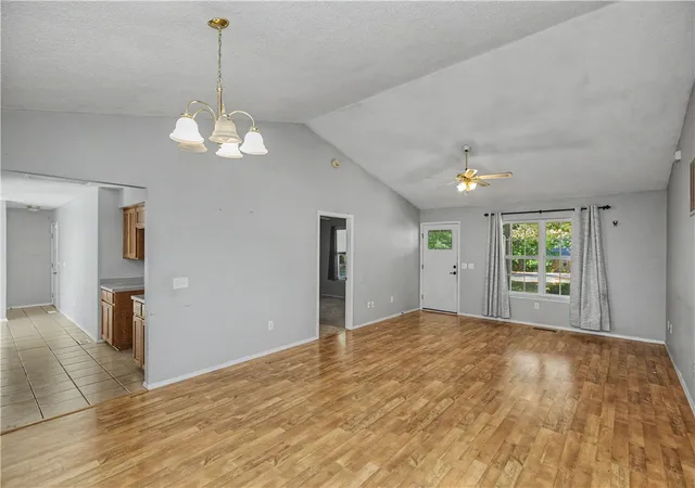 Photo 3 of Single family home for sale at 21 Thackery Ln, Bella Vista, AR 72714 | MLS# 1358103 | Listing updated on 2026-09-01