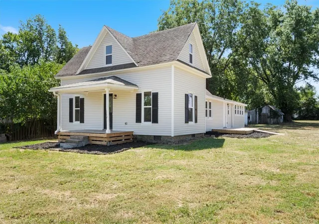 Photo 3 of Sale Pending at 1112 E Harvard St, Siloam Springs, AR 72761 | MLS# 1359114 | Listing updated on 2026-09-11