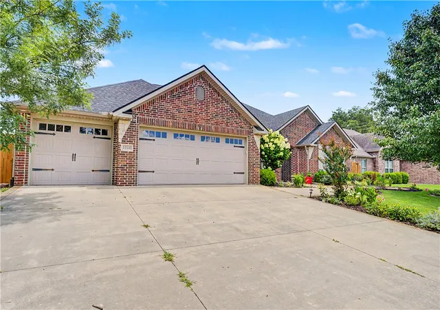 Photo 1 of Single family home for sale at 1110 Ellen Ray Ln, Centerton, AR 72719 | MLS# 1359165 | Listing updated on 2026-08-31