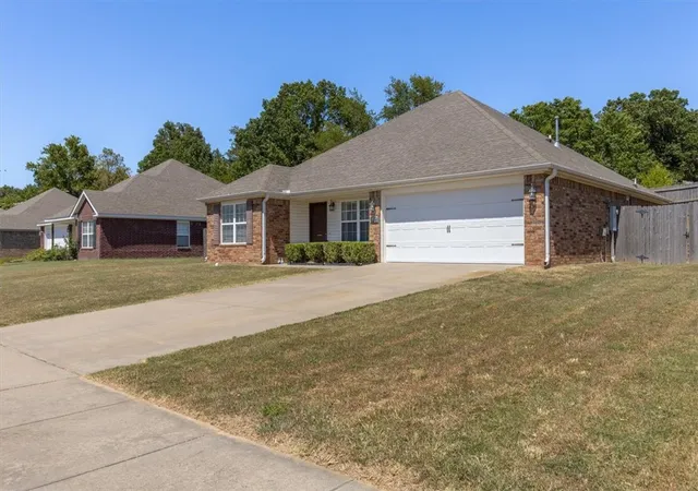 Photo 3 of Single family home for sale at 6142 Clay Ave, Springdale, AR 72762 | MLS# 1359184 | Listing updated on 2026-09-05