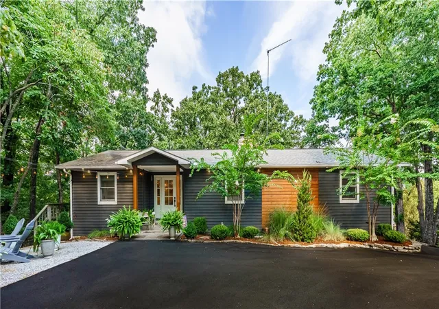 Photo 3 of Sale Pending at 259 Ridge Rd, Eureka Springs, AR 72631 | MLS# 1359233 | Listing updated on 2026-09-07