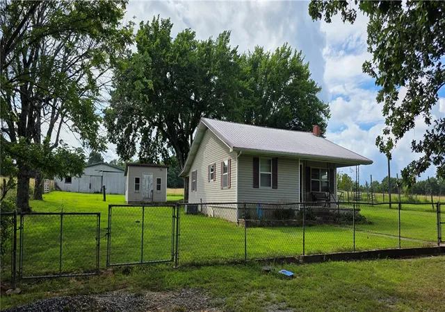 Photo 2 of Single family home for sale at 21537 S Highway 27, Marshall, AR 72650 | MLS# 1358953 | Listing updated on 2026-09-03