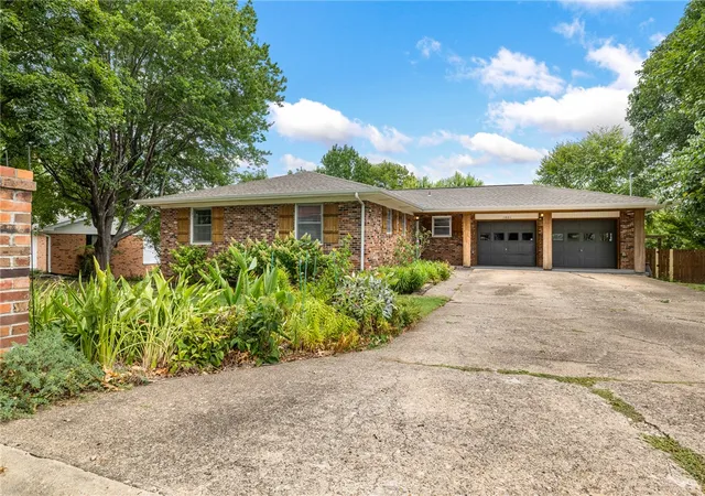 Photo 3 of Single family home for sale at 1001 Eugene St, Harrison, AR 72601 | MLS# 1359285 | Listing updated on 2026-09-14
