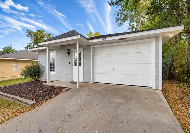 Photo 2 of Single family home for sale at 1116 E Jewell St, Siloam Springs, AR 72761 | MLS# 1359261 | Listing updated on 2026-09-14