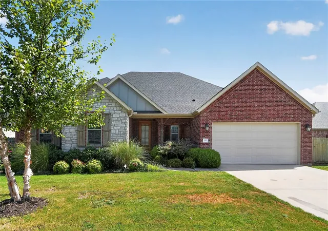 Photo 3 of Sale Pending at 377 Penzo Ave, Tontitown, AR 72762 | MLS# 1359071 | Listing updated on 2026-09-11