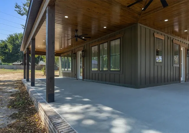 Photo 3 of Single family home for sale at 1170 Viney Grv Rd, Prairie Grove, AR 72753 | MLS# 1358556 | Listing updated on 2026-09-10
