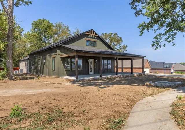 Photo 4 of Single family home for sale at 1170 Viney Grv Rd, Prairie Grove, AR 72753 | MLS# 1358556 | Listing updated on 2026-09-10