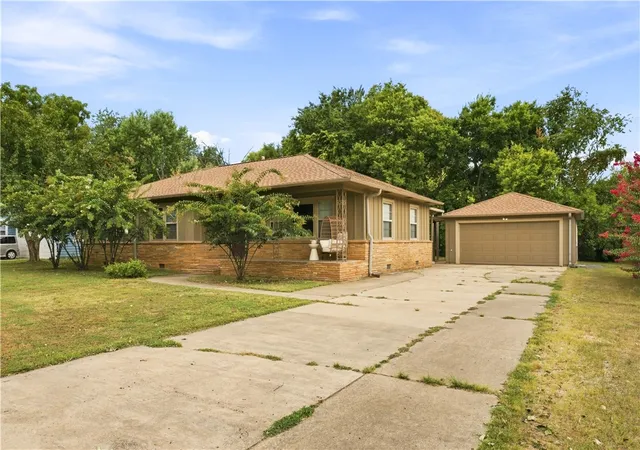 Photo 2 of Sale Pending at 704 Shipley St, Springdale, AR 72764 | MLS# 1359209 | Listing updated on 2026-08-31