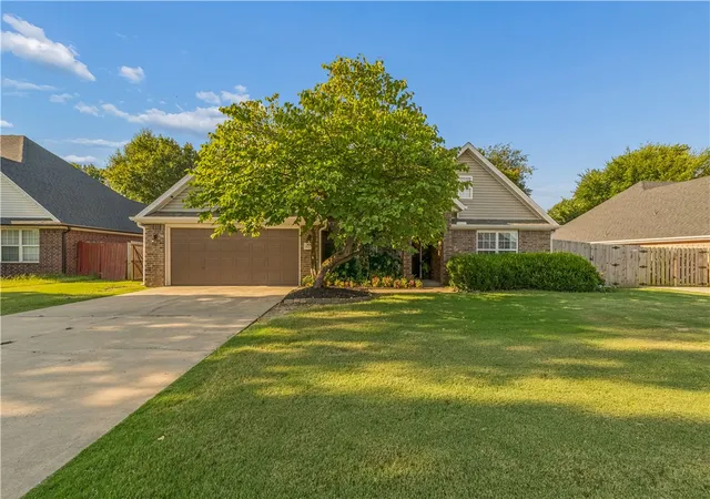 Photo 1 of Sale Pending at 4271 Ravenwood Ln, Springdale, AR 72762 | MLS# 1359250 | Listing updated on 2026-09-08